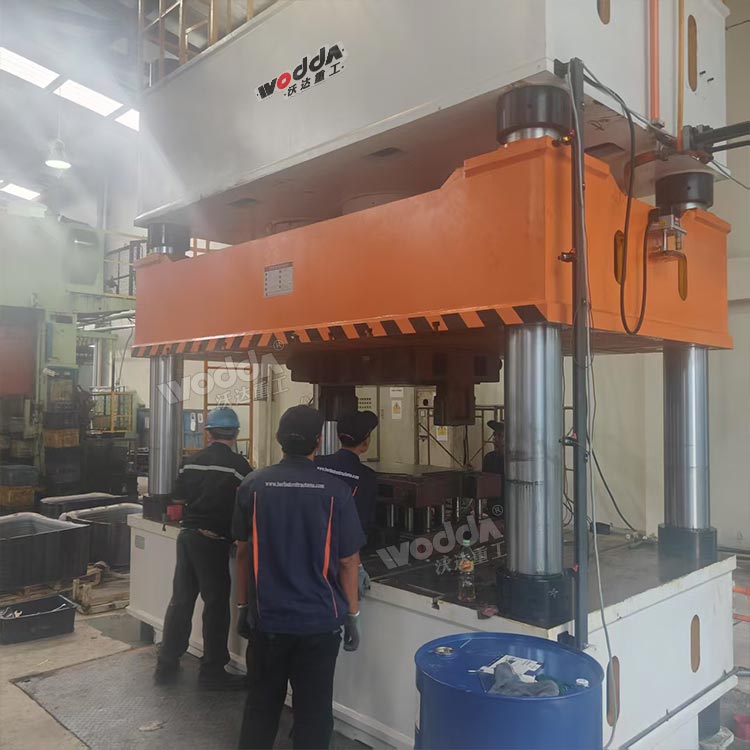 1000噸汽車變速箱油底殼拉伸液壓機(jī)試機(jī)
