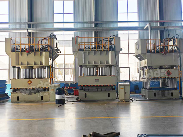 3600噸壓濾機(jī)濾板成型液壓機(jī)現(xiàn)場(chǎng)