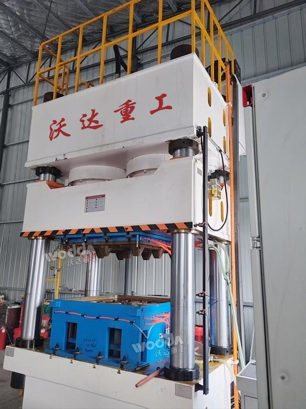1600噸四柱液壓機(jī)
