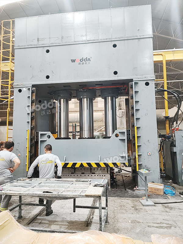 2000噸復(fù)合材料成型液壓機(jī)