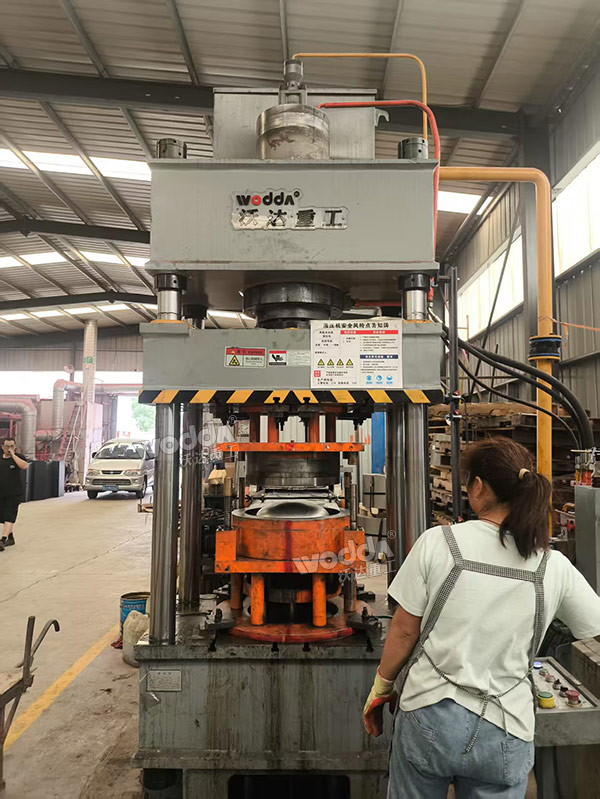 200噸封頭液壓機(jī)