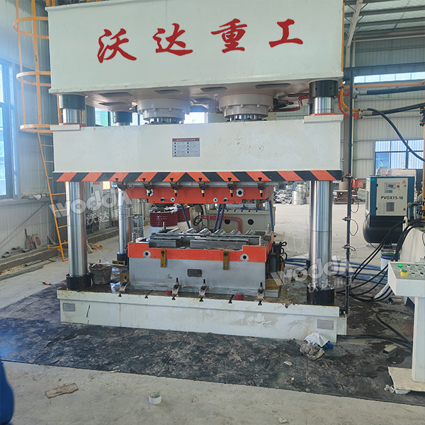 630噸復合材料成型液壓機