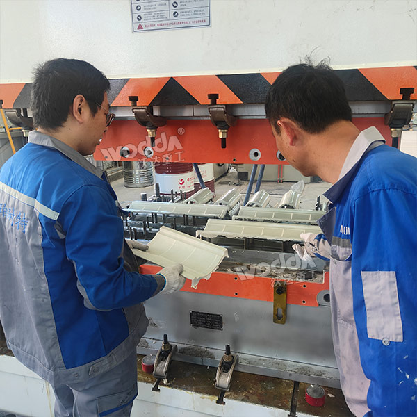 630噸樹脂瓦模壓成型液壓機(jī)