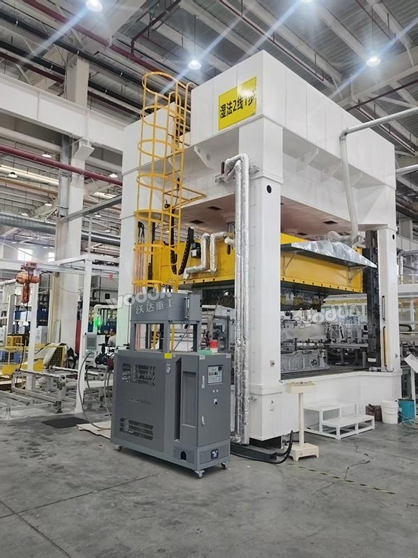 315噸框架式壓力機 315噸框架式壓力機