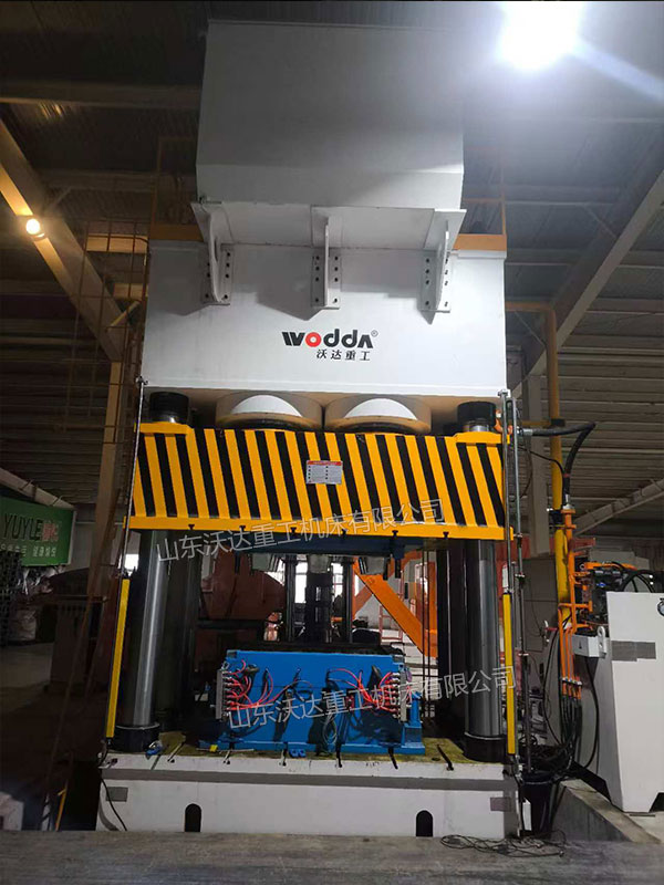3000噸四柱液壓機(jī) 3000噸四柱液壓機(jī)