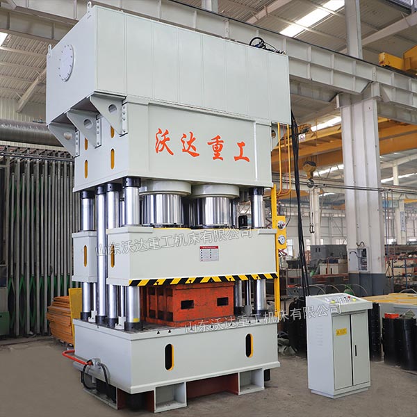 2000噸聚丙烯濾板成型液壓機車間實物