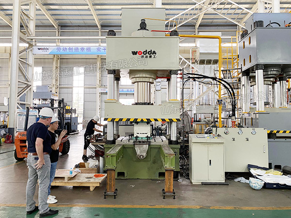 630噸防彈頭盔成型液壓機(jī)