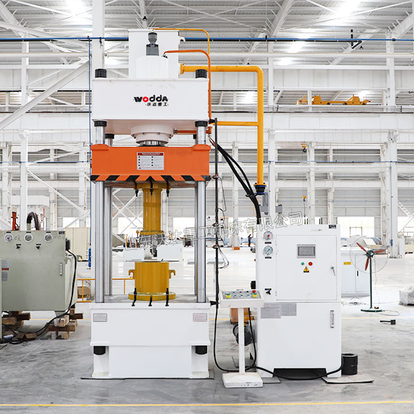 200噸四柱液壓機(jī) 200噸四柱液壓機(jī)