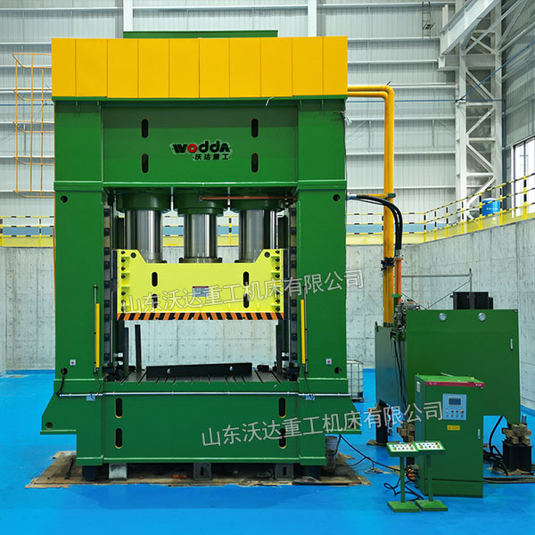 3000噸框架式液壓機(jī) 3000噸框架式液壓機(jī)