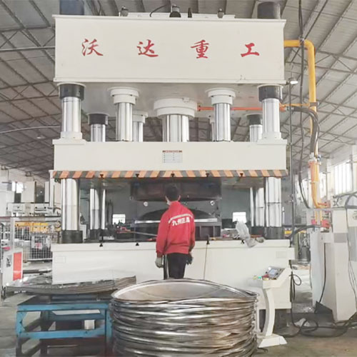500噸不銹鋼水塔封蓋拉伸液壓機