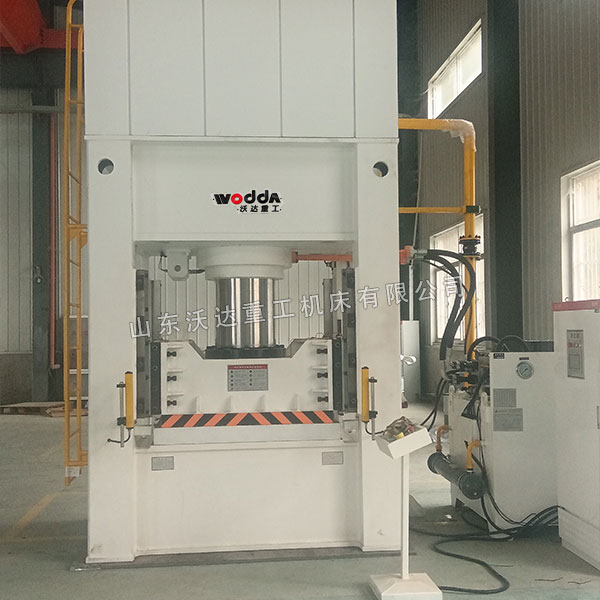 500噸納米材料成型液壓機(jī)現(xiàn)場(chǎng)