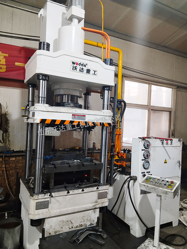 200噸汽車油箱支架成型液壓機