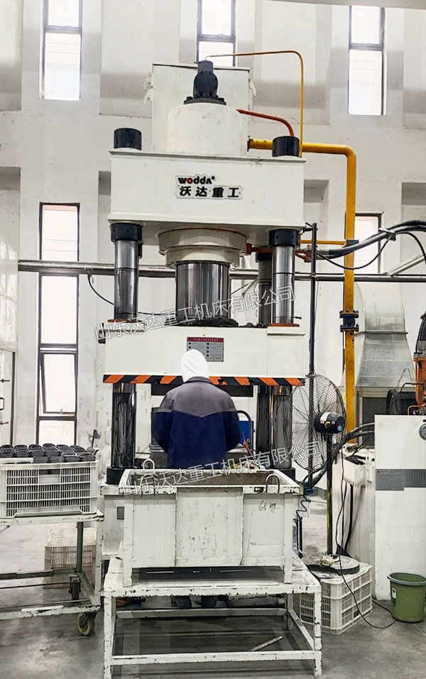 500噸四柱液壓機現場