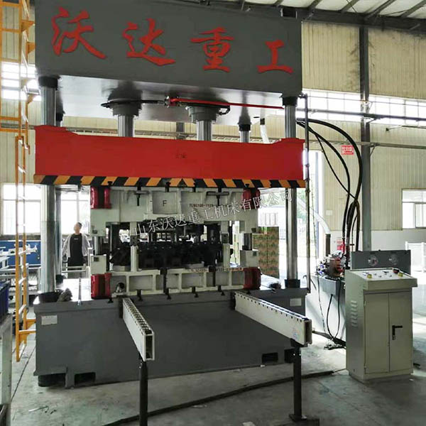 200噸汽車(chē)門(mén)板成型液壓機(jī)